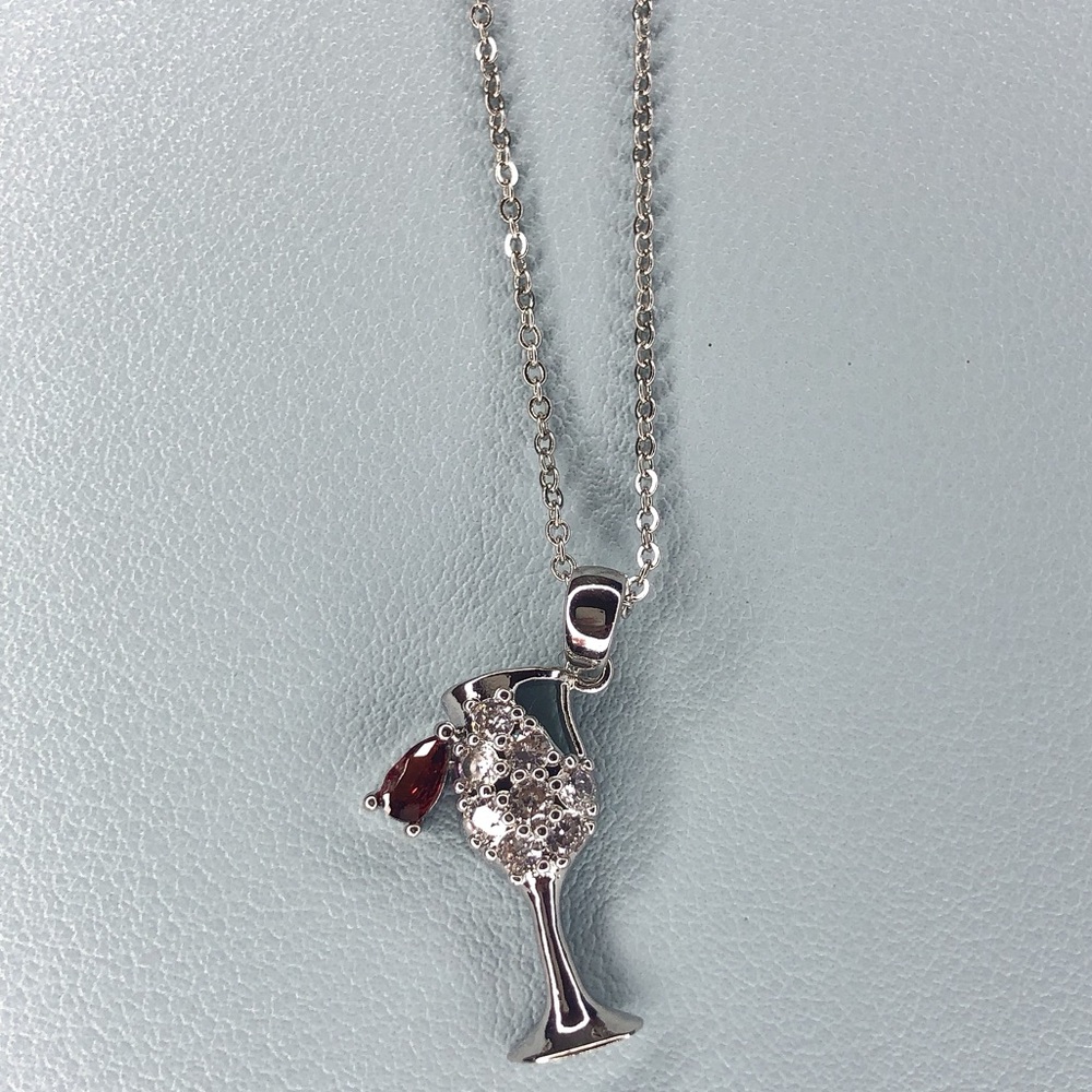 💕 Elegant Wine Glass Zircon Pendant Necklace - Picture 3 of 7